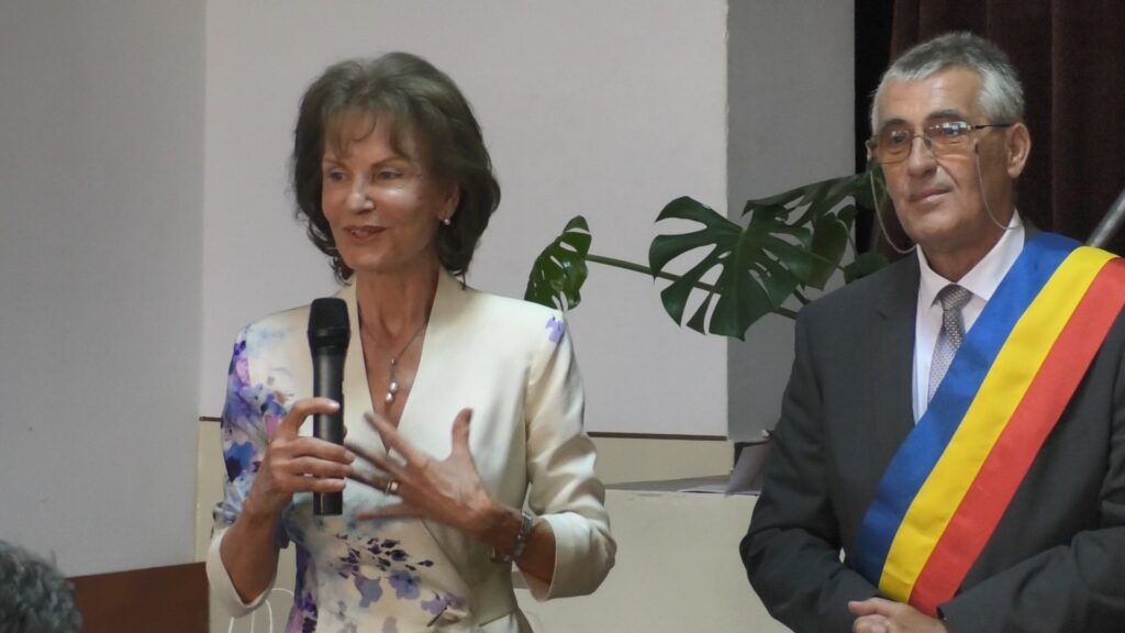 Sărbătoarea recunoștinței la Șotânga: S-a acordat primul  titlu de cetățean de onoare și au fost  premiate 19 cupluri de aur,  în  cadrul ședinței festive prilejuită de Ziua comunei.