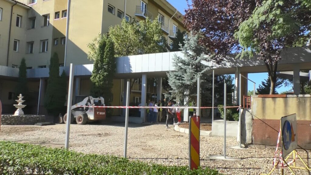 Relocarea Școlii Gimnaziale "Tudor Vladimirescu" va avea loc în microraionul 6, Bulevardul Unirii, nr. 28, unde a funcționat Judecătoria Târgoviște