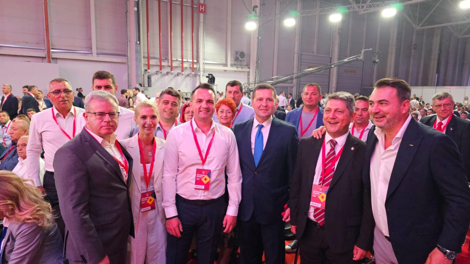 Congresul PSD are loc acum: Noua conducere va avea mai mulți vicepreședinți pe domenii și regiuni, Corneliu Ștefan, vicepreședinte PSD pe regiunea Sud-Muntenia Congresul PSD are loc acum, se alege conducerea partidului și va avea loc desemnarea candidatului PSD pentru alegerile prezidențiale.