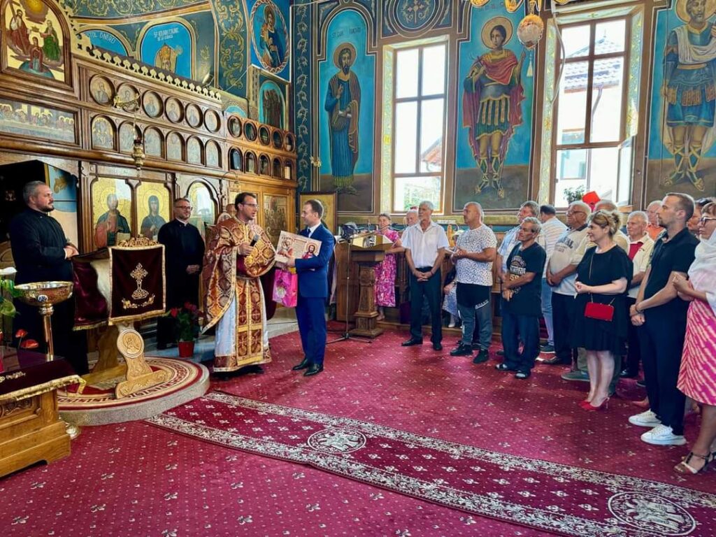 Hramul parohiilor din Valea Voievozilor și din Răzvadul de Jos Hramul parohiilor din Valea Voievozilor și din Răzvadul de Jos a fost sărbătorit de comunitate. Această zi specială a adus împreună preoții bisericilor