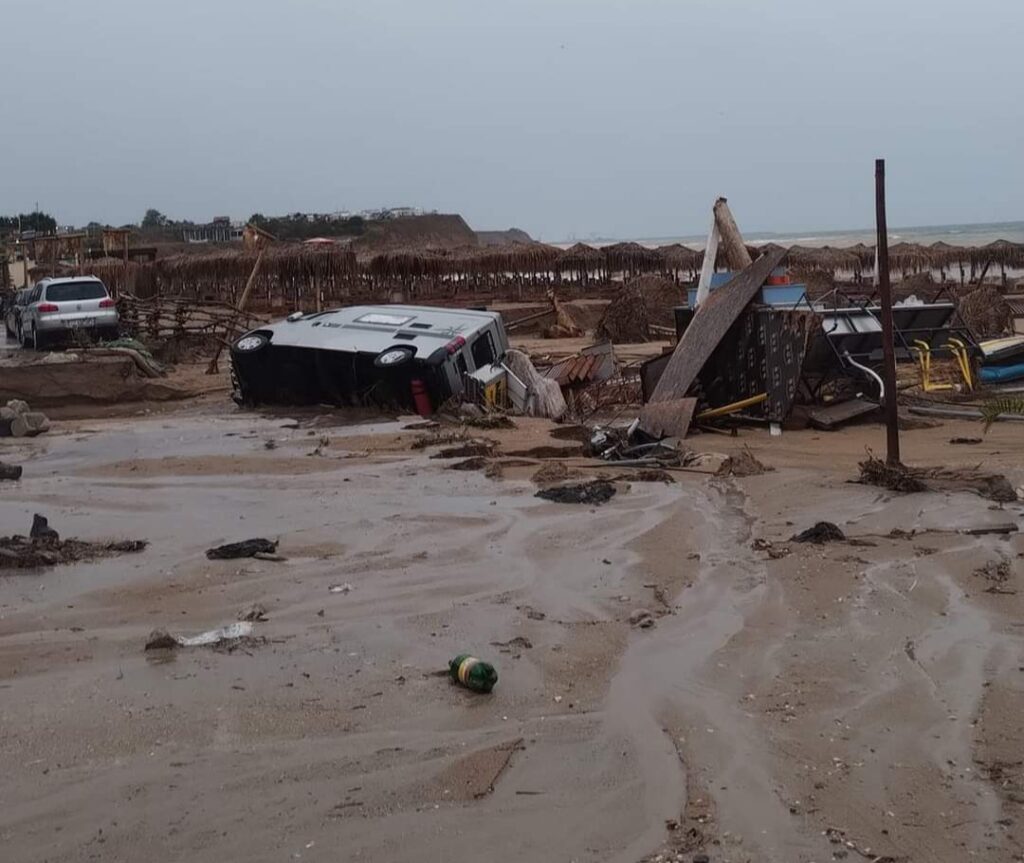 FURIA NATURII: PLOILE și FURTUNILE au făcut prăpăd, în zona Mării Negre s-a dezvoltat un ciclon puternic ce a favorizat dezvoltarea de  instabilitate atmosferică accentuată. 