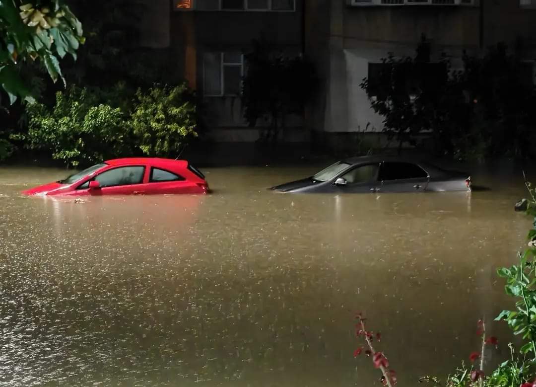 FURIA NATURII: PLOILE și FURTUNILE au făcut prăpăd, în zona Mării Negre s-a dezvoltat un ciclon puternic ce a favorizat dezvoltarea de instabilitate atmosferică accentuată.