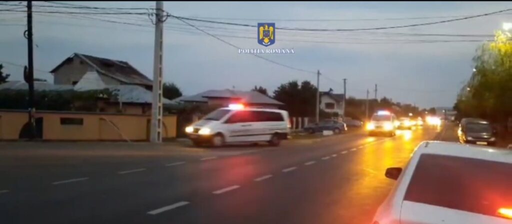 Percheziții la Mătăsaru, polițiștii din cadrul Poliției Orașului Găești, sub coordonarea unui procuror de la Parchetul de pe lângă Judecătoria Găești,