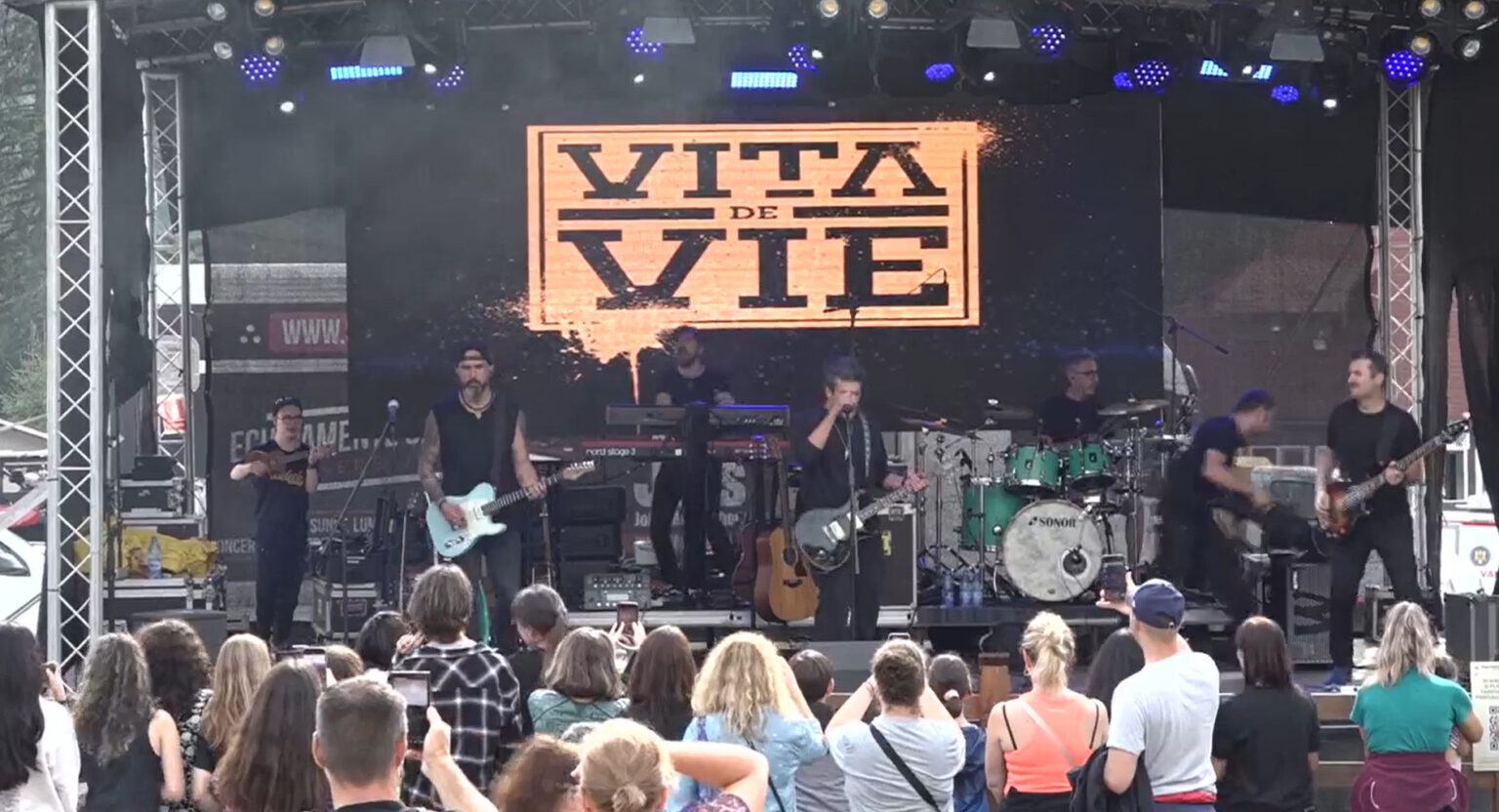 În ultima zi a Festivalului Peștera-Padina, ediția 2024, s-a desfășurat un spectacol rock de excepție, cu Vița de Vie și Lovebite în rolurile principale.