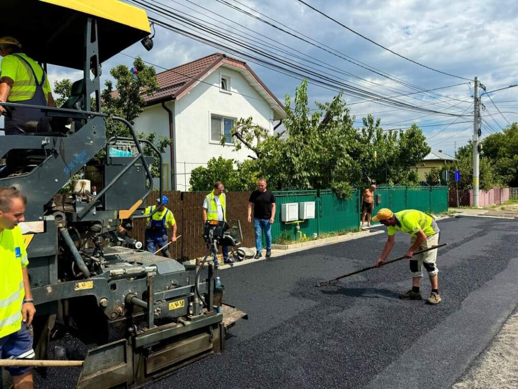 Modernizarea infrastructurii rutiere în comuna Răzvad: Primarul Emanuel Spătaru demarează un proiect ambițios Primarul comunei Răzvad, Emanuel Spătaru, a anunțat recent lansarea unui proiect ambițios de modernizare a tramei stradale, finanțat prin programul național Anghel Saligny.