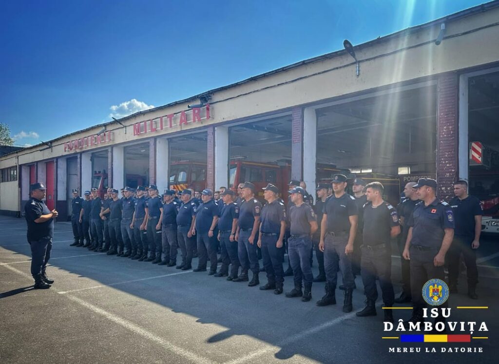 Un contingent format din 52 de pompieri din cadrul Inspectoratului pentru Situații de Urgență (ISU) Dâmbovița, însoțit de echipamente și mijloace tehnice