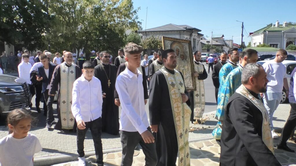 Astăzi, în cadrul Zilelor Cetății Târgoviște, un eveniment deosebit a avut loc la Catedrala Mitropolitană, marcând sărbătoarea creștină a Nașterii Maicii Domnului.