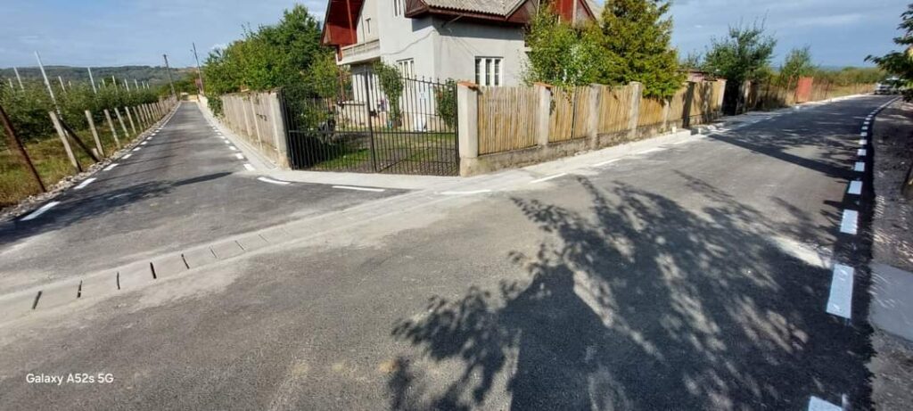 Comuna Voinești depășește borna de 70 km de drumuri asfaltate, în urma finalizării proiectului numărul 18, realizat cu finanțare europeană.