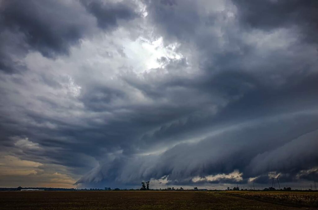 CICLONUL BORIS LOVEȘTE ÎN TOATĂ ȚARA: COD GALBEN de PLOI ABUNDENTE ȘI VIJELII în județul Dâmbovița CICLONUL BORIS LOVEȘTE ÎN TOATĂ ȚARA: COD GALBEN de PLOI ABUNDENTE ȘI VIJELII în județul Dâmbovița, 13 septembrie, ora 18:00– 14 septembrie, ora 15:00.