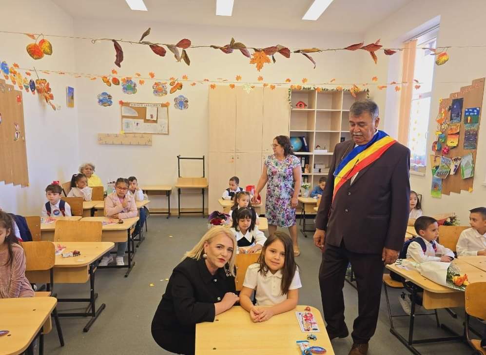 Prefectul județului Dâmbovița, Claudia Gilia, a fost prezentă la deschiderea anului școlar în comunele Niculești, Bilciurești și Butimanu