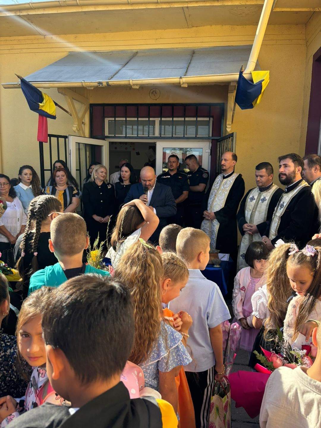 Prefectul județului Dâmbovița, Claudia Gilia, a fost prezentă la deschiderea anului școlar în comunele Niculești, Bilciurești și Butimanu