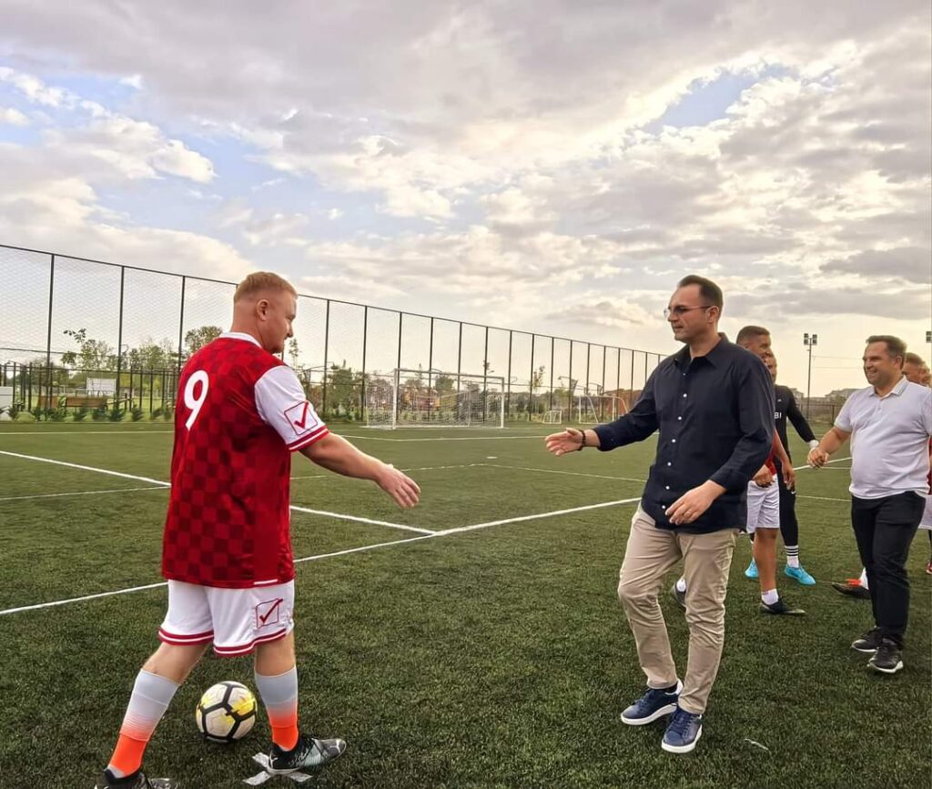 Cupa Cartierelor, ediția a XI-a, un eveniment cu tradiție  în cadrul Zilelor Cetății Târgoviște, a fost deschisă de primarul Daniel Cristian Stan.