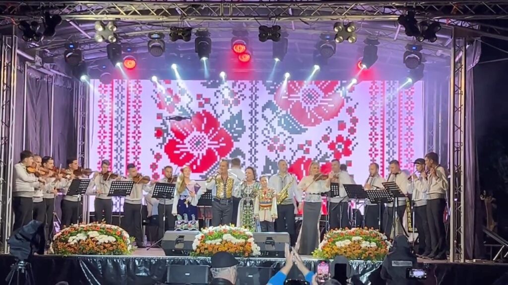 Ion Dolănescu, una dintre cele mai emblematice figuri ale folclorului românesc, a lăsat în urmă o moștenire de neprețuit, cântecele sale continuând