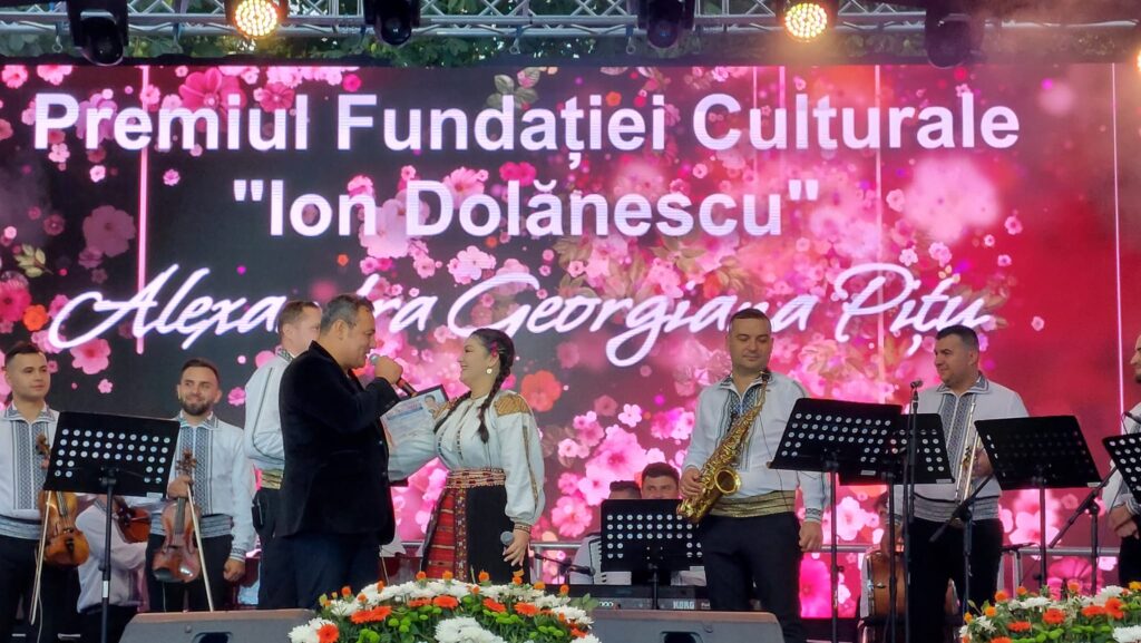 Ion Dolănescu a lăsat o moștenire de neprețuit în folclorul românesc, iar cântece precum „M-am născut lângă Carpați” și „Casa părintească nu se vinde”