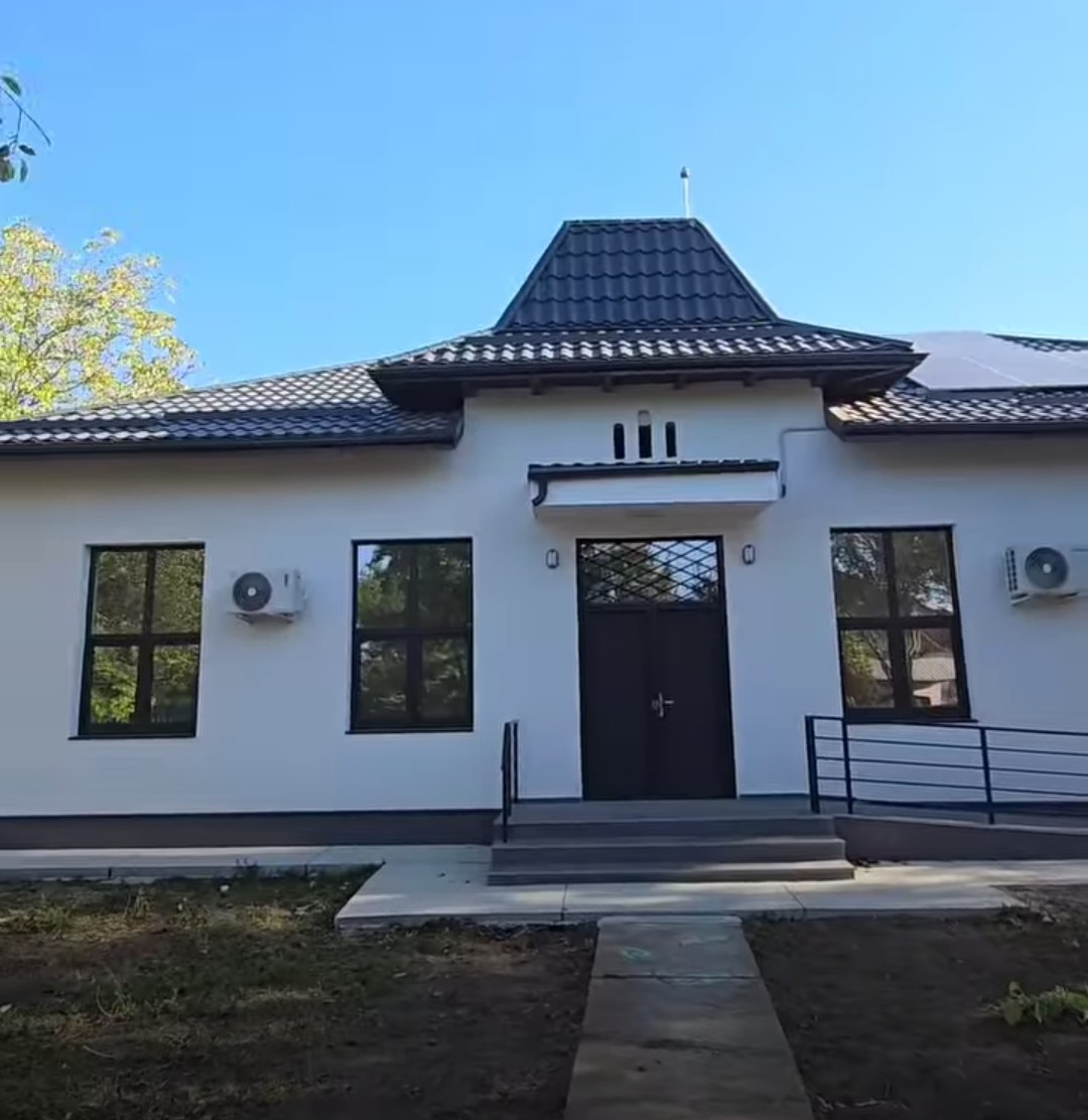 Primarul Daniel Cristian Stan a anunțat finalizarea lucrărilor de renovare și modernizare a Grădiniței din Priseaca, care se pregătește