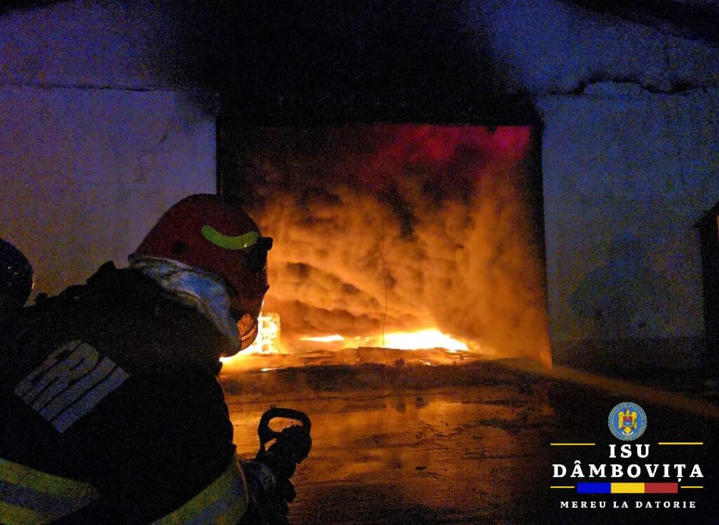 Un incendiu devastator a izbucnit într-o hală din localitatea Butimanu, iar autoritățile au intervenit prompt pentru a gestiona situația.