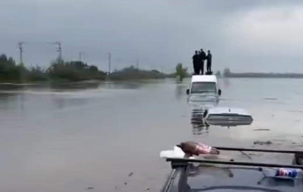 ALERTĂ: AVERTIZARE METEOROLOGICĂ COD GALBEN de PLOI și FURTUNI în județul Dâmbovița ALERTĂ: AVERTIZARE METEOROLOGICĂ COD GALBEN de PLOI și FURTUNI, județul Dâmbovița se pregătește să facă față unei noi avertizări meteorologice de cod galben