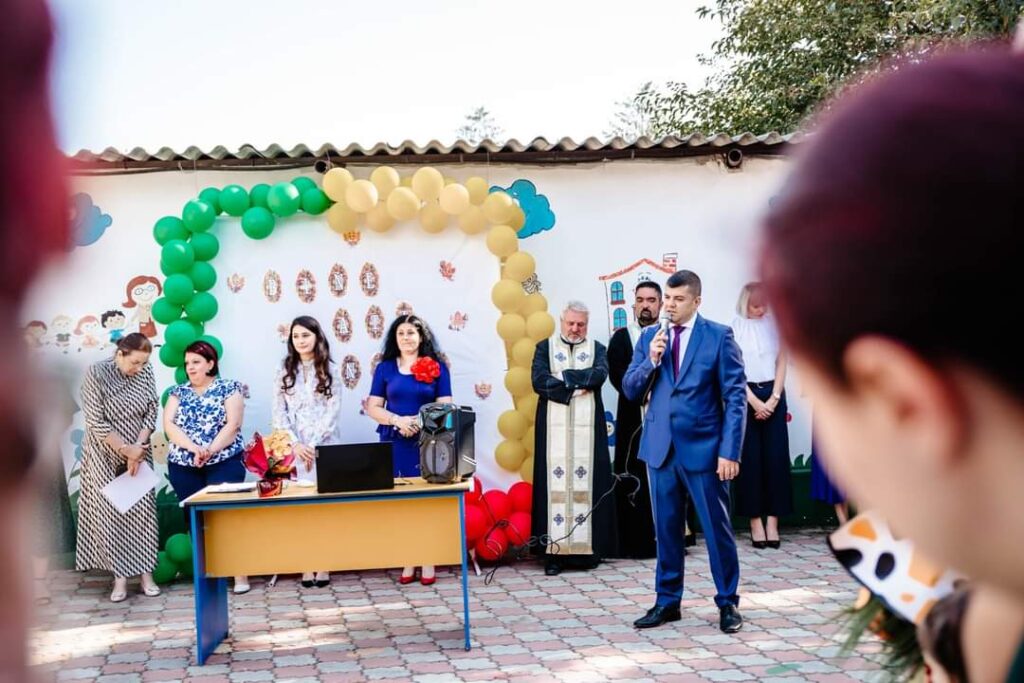 Primarul ales din partea PSD al orașului Titu, Laurentiu Costache, a participat  la ceremoniile de deschidere a noului an școlar,