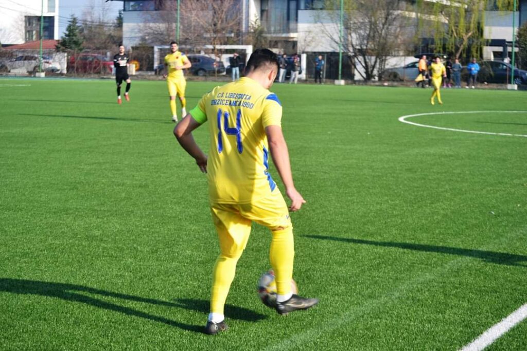 În etapa a patra a Ligii 4 Seniori, echipele au oferit un spectacol fotbalistic captivant, cu rezultate echilibrate și surprinzătoare.