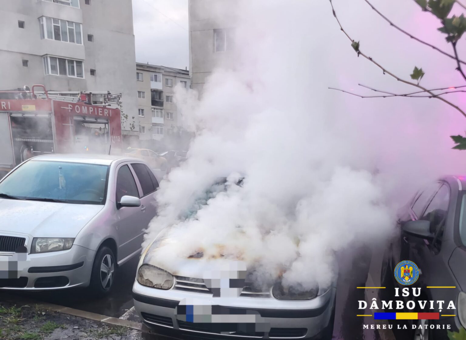 Mașină cuprinsă de flăcări, pompierii dâmbovițeni au intervenit prompt, în această dimineață în jurul orei 07:13.