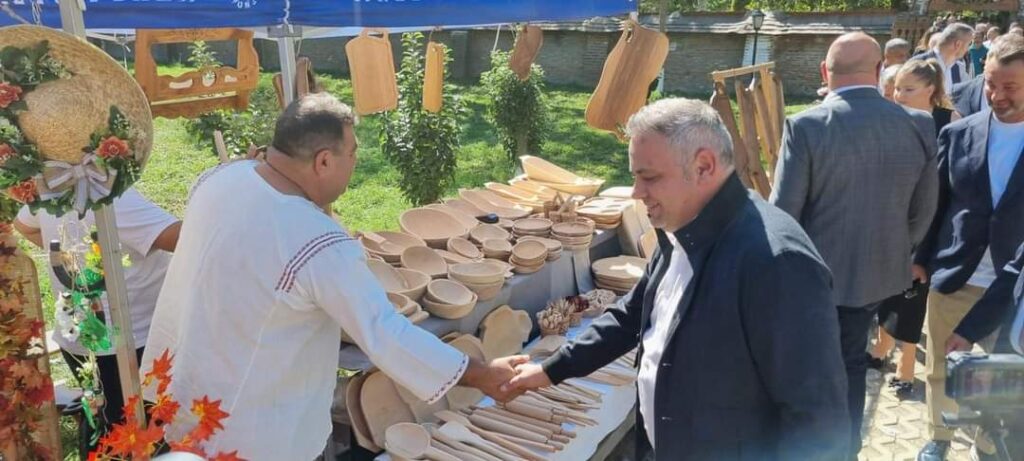 Meșterii populari din toată țara  și-au dat întâlnire la Târgul de meșteșuguri și produse tradiționale – „ROD CU SPOR”