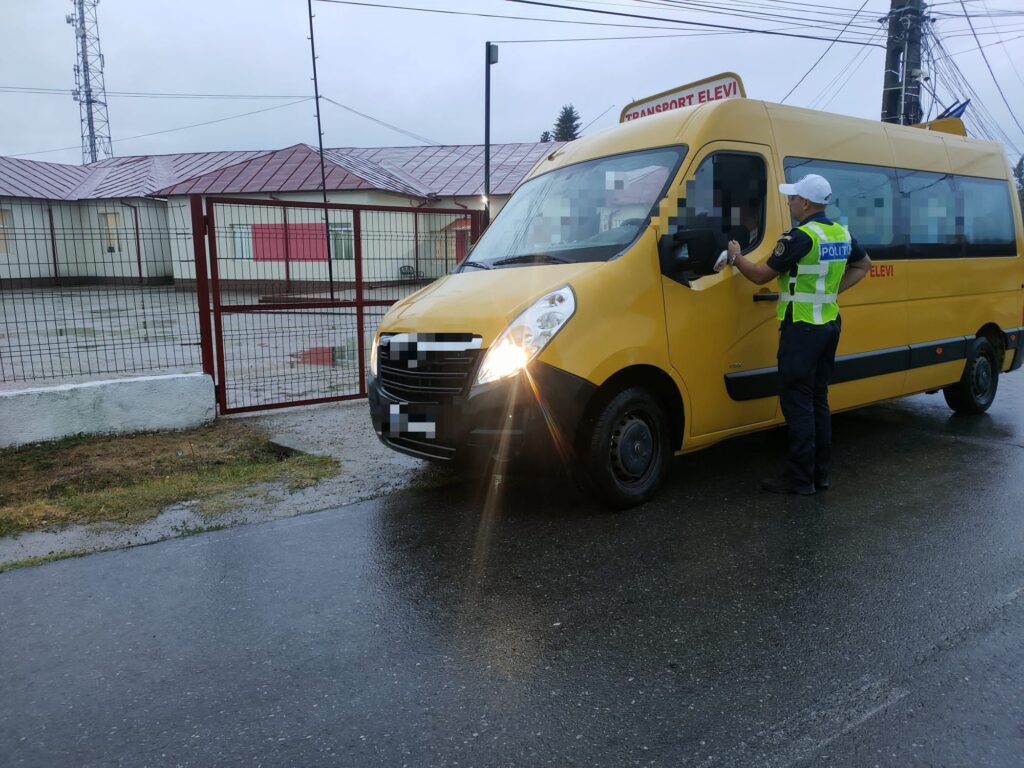Polițiștii din județul Dâmbovița au desfășurat o amplă acțiune de verificare a microbuzelor școlare, în cadrul eforturilor lor continue de prevenire