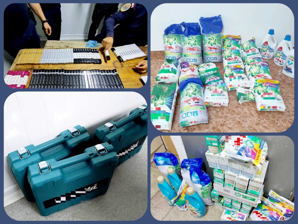 Produse cu denumirile unor mărci de renume confiscate de jandarmi în târgurile anuale din Titu și Cornești, precum și în zone comerciale din Târgoviște Jandarmii dâmbovițeni au depistat, weekend-ul trecut, mai multe persoane care abordau trecătorii pentru a le oferi spre vânzare produse contrafăcute în târgurile anuale din Titu (zona Hagioaica) și Cornești, în târgul săptămânal din Piața Bărăției, precum și în zona unui complex comercial din municipiul Târgoviste. În urma verificărilor efectuate asupra a șase bărbați și o femeie, cu vârsta între 25 și 50 de ani, au fost găsite mai multe unelte electrice de uz gospodăresc, detergenți și parfumuri cu numele unor mărci de renume. Marfa a fost ridicată în vederea confiscării, pe bază de proces-verbal, iar celor în cauză li s-au întocmit actele de sesizare pentru „punerea în circulație a unor produse purtând o marcă identică sau similară cu o marcă înregistrată pentru produse identice ori similare”. Pentru un plus de siguranţă, recomandăm cetăţenilor să anunţe cea mai apropiată patrulă de ordine publică dacă sunt abordaţi de necunoscuţi care le oferă spre vânzare diverse produse şi să nu încurajeze astfel de fapte.