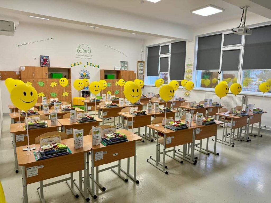 Primarul Emanuel Spătaru a dat startul noului an școlar la Răzvad, alături de copii și părinți Primarul Emanuel Spătaru a dat startul noului an școlar la Răzvad, alături de copii și părinți, transmițându-le urări de succes.