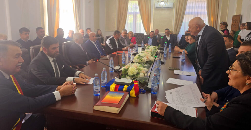 Primarul Dorinel Soare, care a preluat funcția în 1990, continuă să imprime un ritm de dezvoltare constant pentru comuna Niculești, ajungând la cel de-al nouălea mandat.