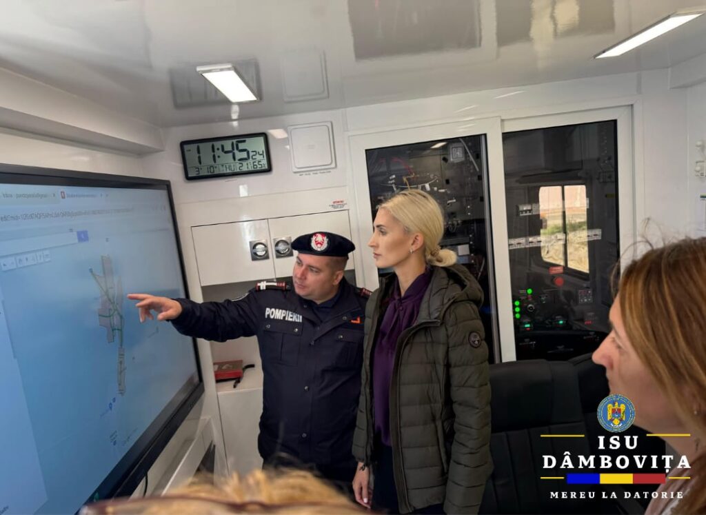 Locotenent-colonelul Florea Cristian Claudiu, inspector-șef al ISU Dâmbovița, coordonează intervențiile în zonele afectate de inundații din Galați Locotenent-colonelul Florea Cristian Claudiu, inspector-șef al ISU Dâmbovița, coordonează intervențiile în zonele afectate de inundații din Galați