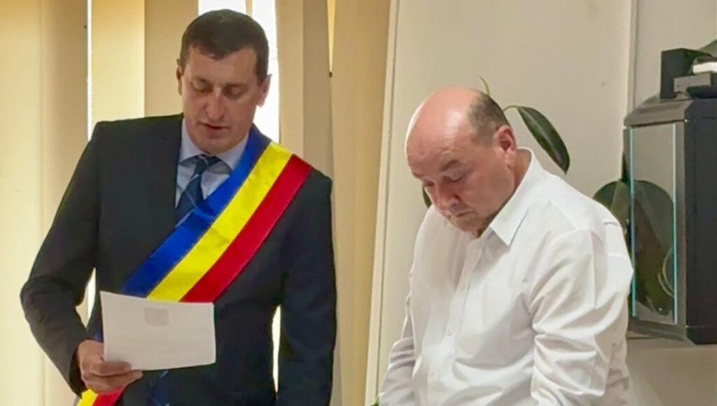 Ceremonie de învestire la Malu cu Flori: Primarul Ion Constantin preia cel de-al treilea mandat Ceremonie de învestire la Malu cu Flori: Primarul Ion Constantin preia cel de-al treilea mandat