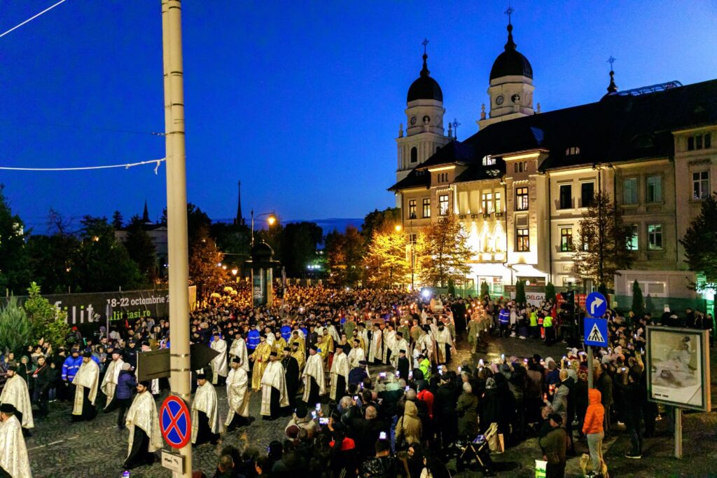 A început Pelerinajul la Racla cu Moaștele Sfintei Cuvioase Parascheva de la Iași A început Pelerinajul la Racla cu Moaștele Sfintei Cuvioase Parascheva de la Iași , Jandarmeria Română, prin Gruparea de Jandarmi Mobilă „Alexandru cel Bun” Bacău,