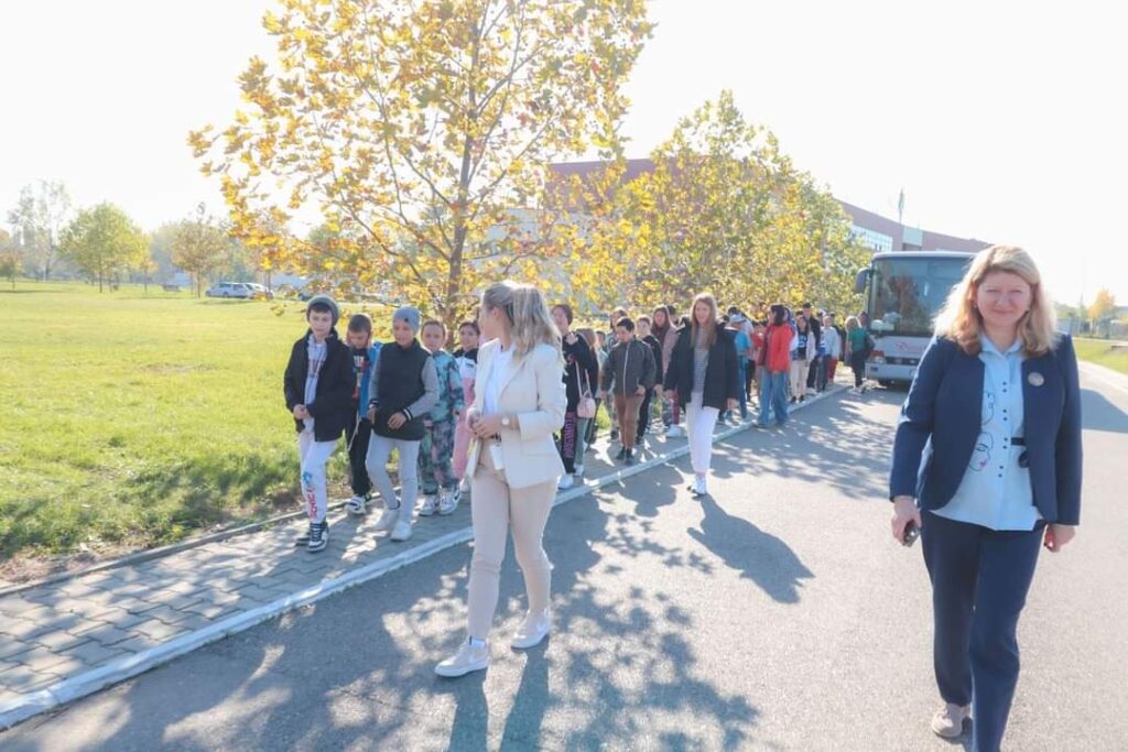 Elevii din Mureș au  vizirat Universitatea „Valahia” din Târgoviște ,  44 de elevi din județul Mureș, împreună cu 6 cadre didactice