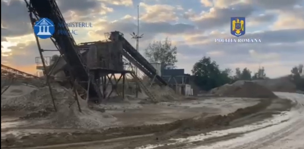 BALASTIERĂ ILEGALĂ ÎN COMUNA DÂMBOVIȚEANĂ POTLOGI, în cadrul acțiunii JUPITER, sub coordonarea Parchetului de pe lângă Înalta Curte