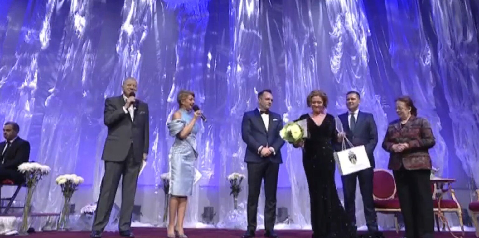 Târgoviște a fost, încă o dată, centrul emoției și frumuseții muzicii românești prin găzduirea Festivalului Național de Romanțe „Crizantema de Aur”, ediția 2024. Î