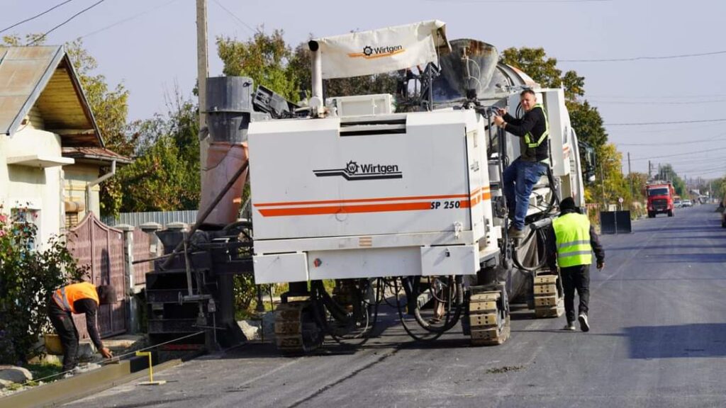 Lucrările de modernizare pe DJ 720 A, care leagă Gura Ocniței de DN1A, progresează cu o viteză remarcabilă. În aceste zile,