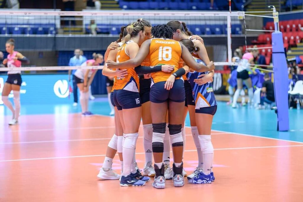 Astăzi, echipa de volei feminin CSM Târgoviște revine pe teren într-un meci de mare anvergură cu CSM București Echipa de volei feminin CSM Târgoviște revine pe teren într-un meci de mare anvergură împotriva echipei CSM București