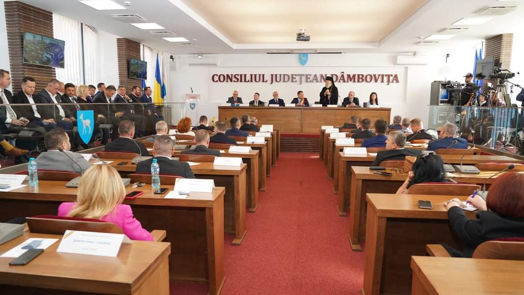 Ceremonia de depunere a jurământului de către Corneliu Ștefan pentru noul său mandat de președinte al Consiliului Județean Dâmbovița
