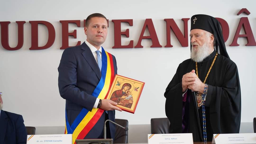 Ceremonia de depunere a jurământului de către Corneliu Ștefan pentru noul său mandat de președinte al Consiliului Județean Dâmbovița