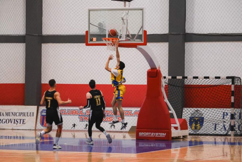Universitatea „Valahia” promovează un stil de viață sănătos prin sport și competiții dedicate tinerilor Universitatea „Valahia” din Târgoviște promovează un stil de viață sănătos prin sport și competiții dedicate tinerilor, sala de sport „Ioan Valeriu”