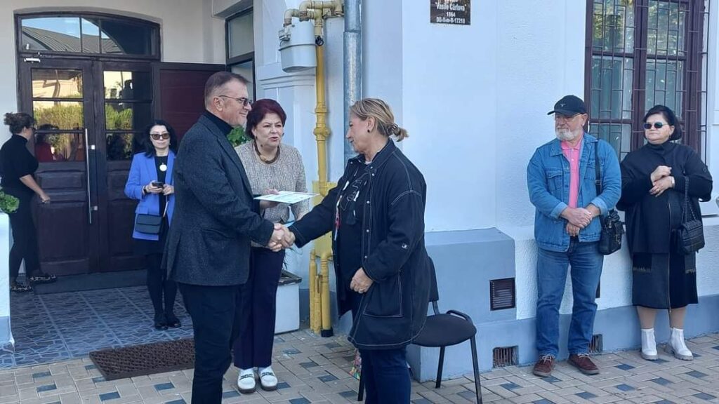 Vernisajul Taberei Internaționale de Creație Artistică „Bijuterii Arhitecturale Dâmbovițene”, ediția a II-a Vernisajul Taberei Internaționale de Creație Artistică "Bijuterii Arhitecturale Dâmbovițene", ediția a II-a, a avut loc astăzi.