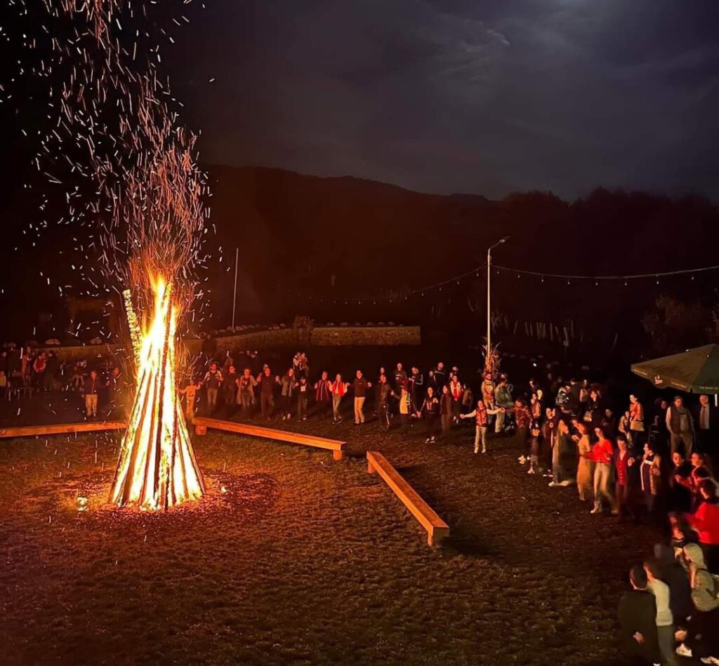 Focul lui Sumedru, în noaptea de 25 octombrie, comunitățile din județele Argeș, Dâmbovița, Brașov și Bacău se adună pentru a celebra tradiția