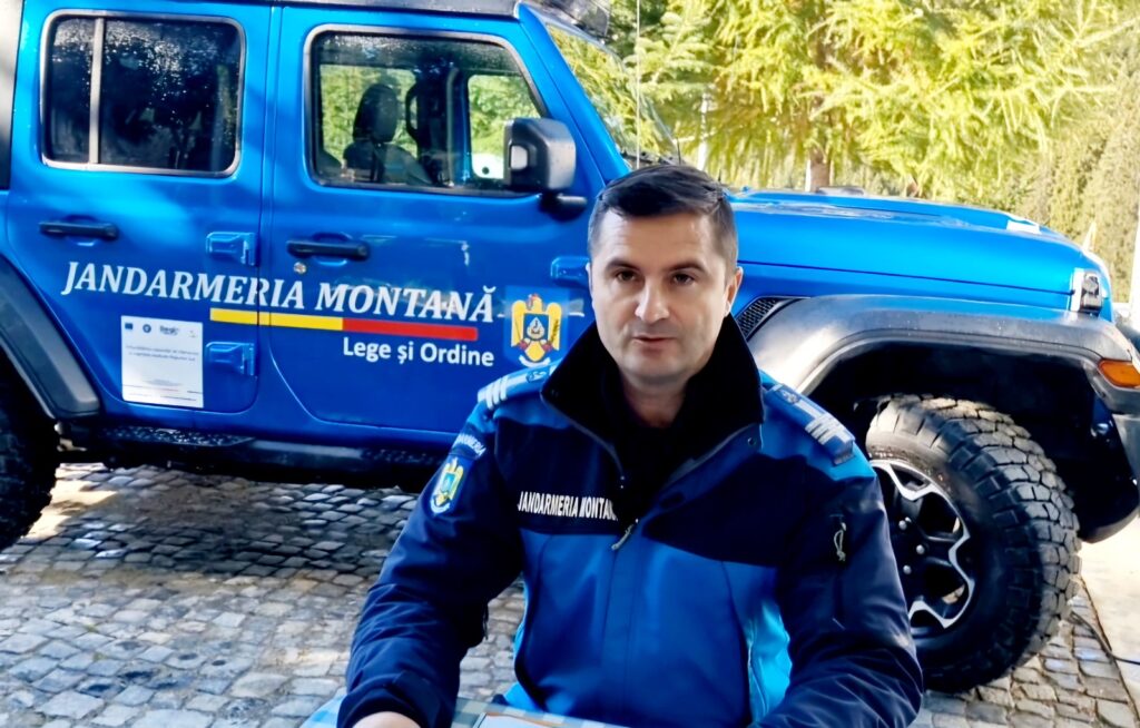 Jandarmii montani de la Peștera și Zănoaga, contribuie la creșterea nivelului de siguranță în zona montană dâmbovițeană. VIDEO Inspectorul șef al Inspectoratului Județean de Jandarmi Dâmbovița, colonel Matei Mihai, a susținut ieri o conferință de presă pentru
