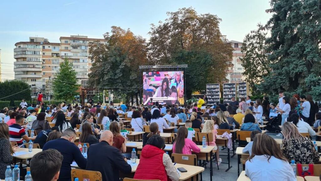 Școala Gimnazială ,,Coresi” din Târgoviște a luat o decizie inspirată în organizarea evenimentului MAREA DICTARE, mutându-l în avans
