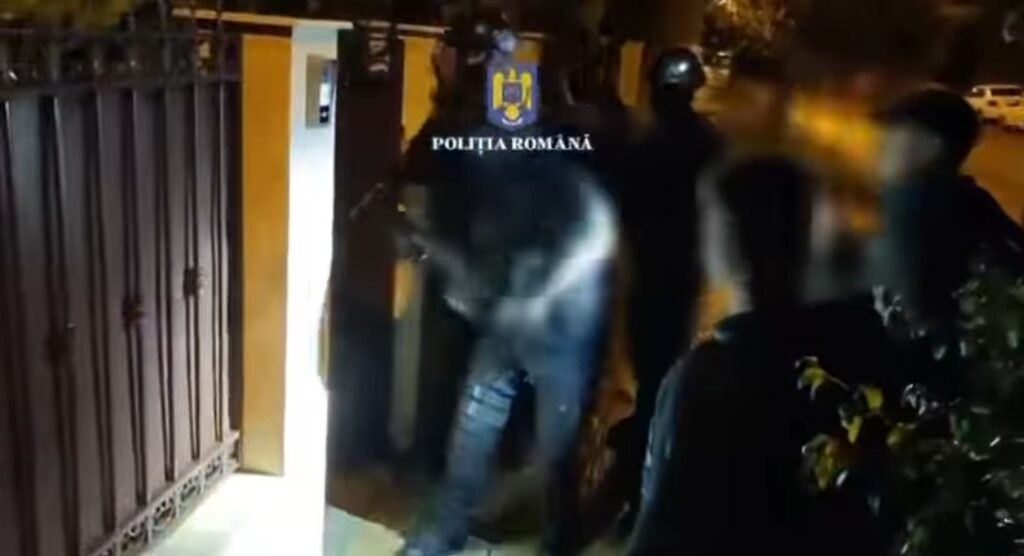 300 DE PERCHEZIȚII , INCLUSIV ÎN JUDEȚUL DÂMBOVIȚA, VIZAȚI SUNT TRAFICANȚII DE ARME 300 DE PERCHEZIȚII , INCLUSIV ÎN JUDEȚUL DÂMBOVIȚA, VIZAȚI SUNT TRAFICANȚII DE ARME , La data de 4 octombrie 2024,