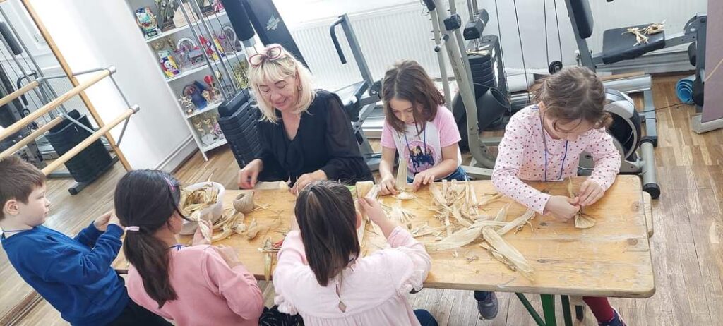 „Toamna la Chindie”: O aventură creativă pentru copii  „Toamna la Chindie”: O aventură creativă pentru copii, ieri, la Centrul Județean de Cultură, s-a dat startul primei ediții a taberei de toamnă.