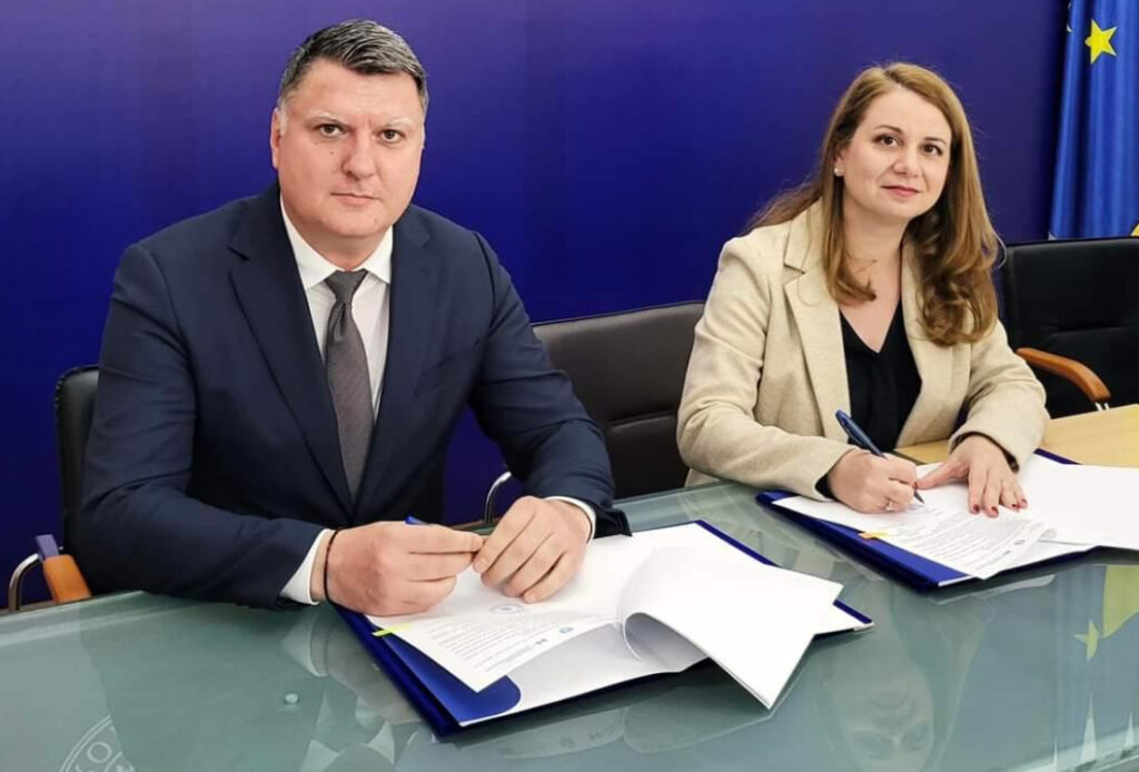 Universitatea „Valahia” din Târgoviște atrage noi fonduri europene pentru transformarea educației Universitatea „Valahia” din Târgoviște a semnat un contract de finanțare în valoare de 27.226.207,20 lei, prin Planul Național de Redresare