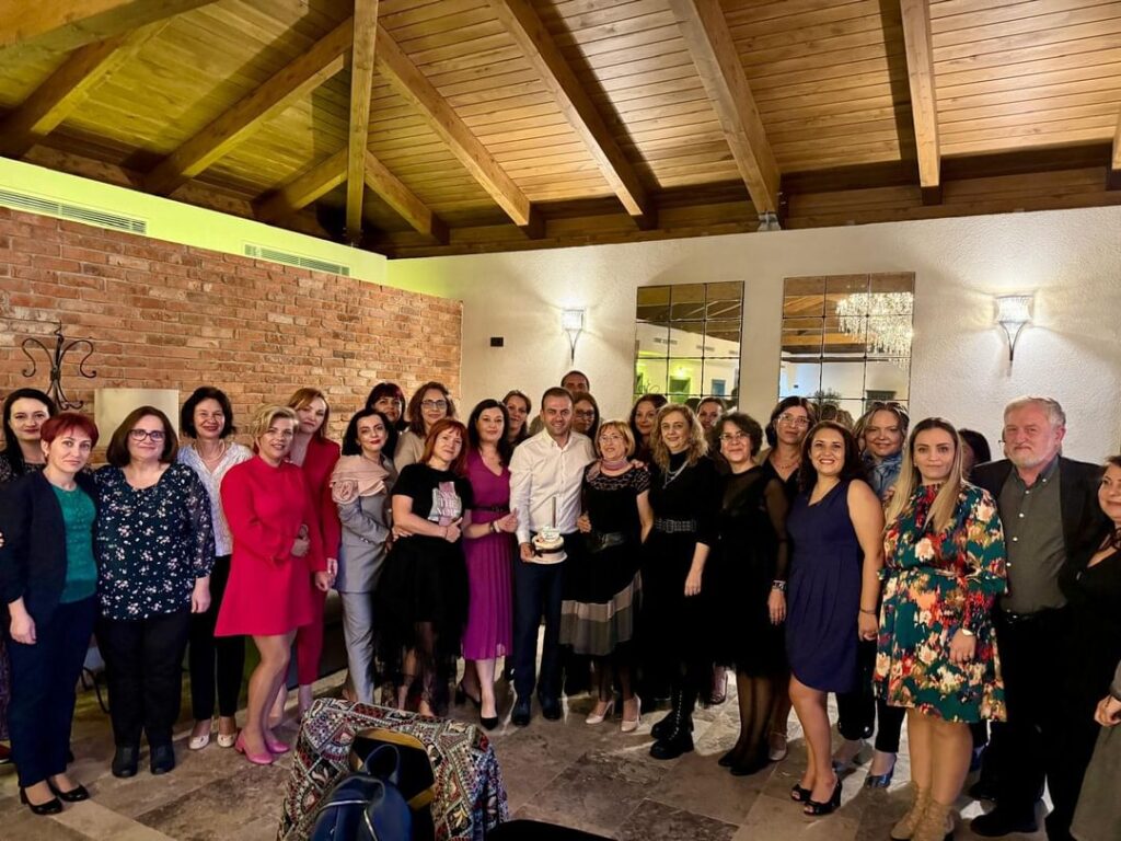 Primăria Răzvad a organizat  un eveniment special în cinstea Zilei Educației, pentru a-și exprima recunoștința față de profesorii de la Școala Răzvad.