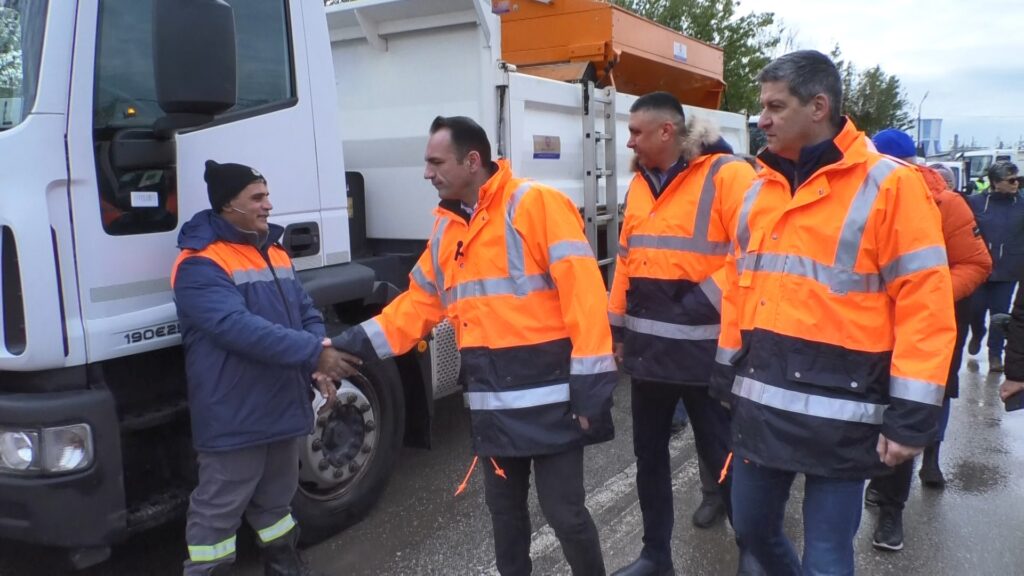 Municipiul Târgoviște, pregătit pentru iarnă: Comandamentul de iarnă activat pentru siguranța cetățenilor. VIDEO Municipiul Târgoviște este pregătit pentru sezonul de iarnă Comandamentul de iarnă al municipiului Târgoviște