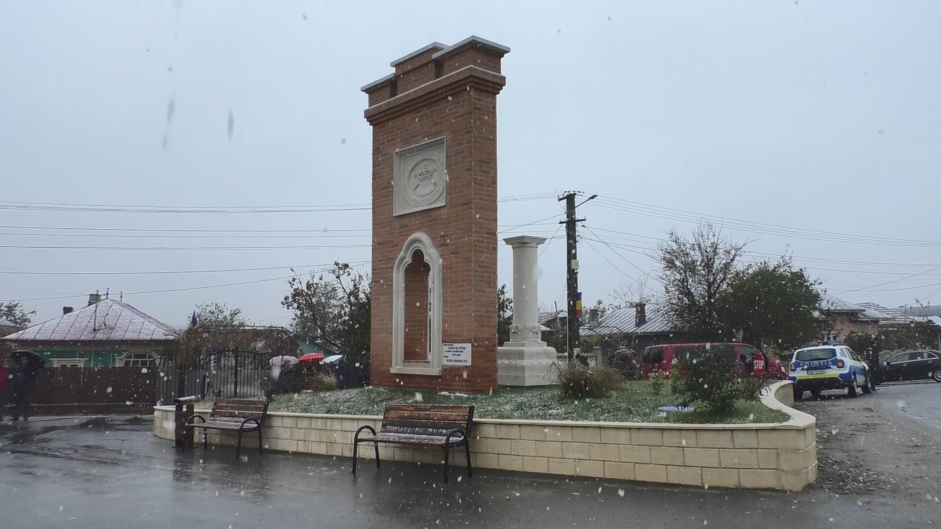 Monumentul „Poarta Brâncovenilor” a fost inaugurat la Potlogi: Un omagiu adus Istoriei și tradiției românești.